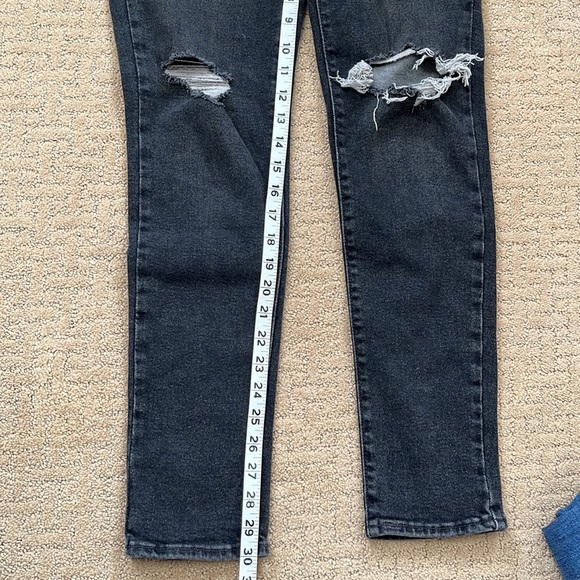 721 High Rise Skinny Levis. Distressed size 29 - Picture 7 of 8